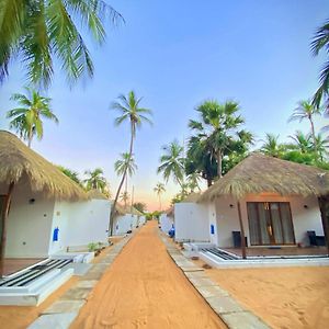 The Blue Lagoon Resort Kalpitiya